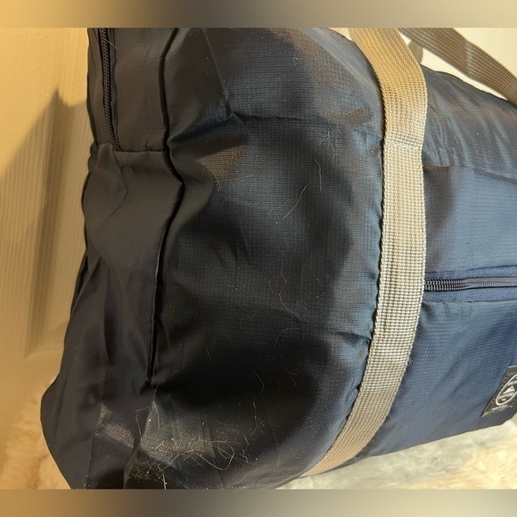 WIND BLOWS RIVER FLOWS LARGE DUFFLE LUGGAGE - Picture 3 of 12